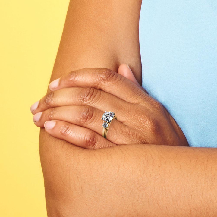 3 Round Stone Diamond Engagement Ring In Yellow Gold | Thumbnail 06