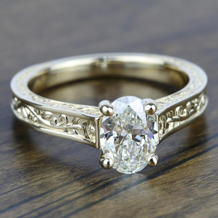 Antique Solitaire Engagement Ring in Yellow Gold | Thumbnail 05