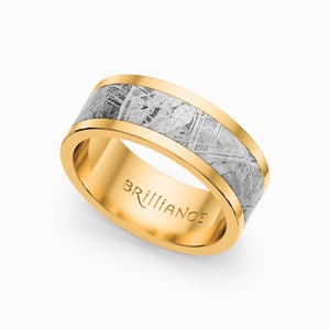 The Sagan - Mens Band with Flat Meteorite Inlay in Yellow Gold (8mm)