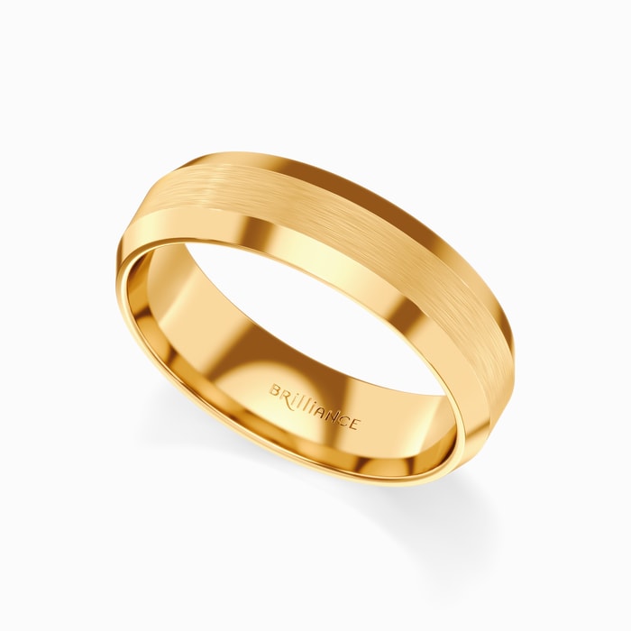 Carved Beveled Men's Wedding Ring in Yellow Gold (6 mm)
