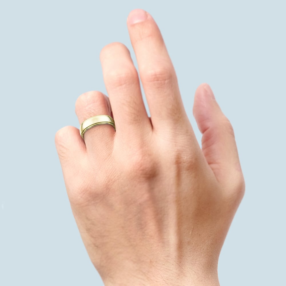 Beveled Men's Wedding Ring in Yellow Gold (7mm) | Thumbnail 04