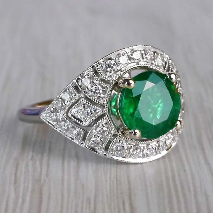 Stunning Vintage Art Deco Round Emerald Ring