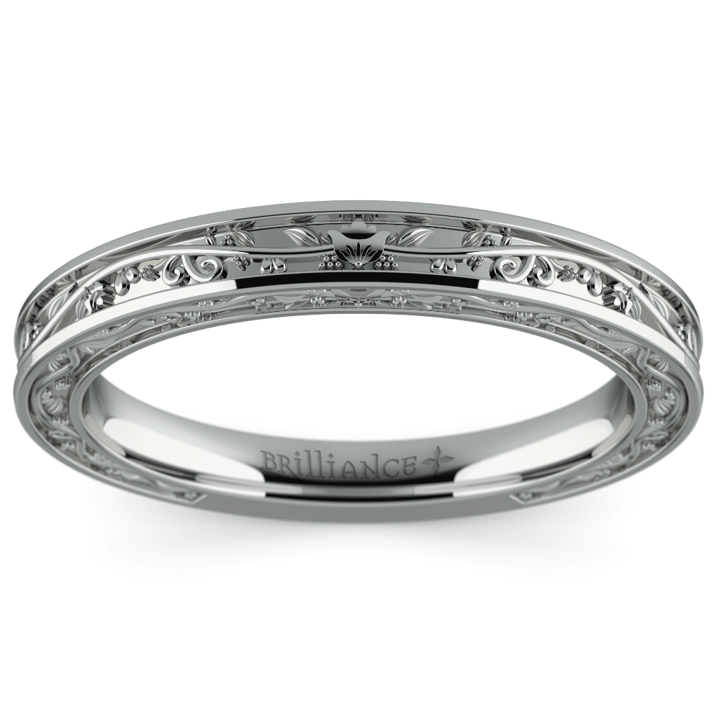 Antique Wedding Ring in Platinum | Thumbnail 02