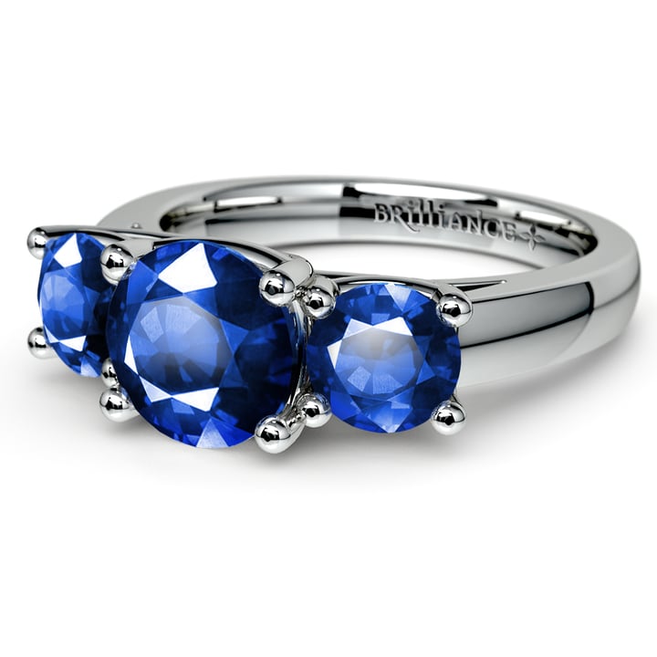 Three Sapphire Ring In White Gold | Thumbnail 05