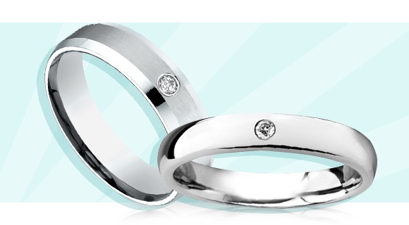 Matching Wedding Bands that Feature a Single Diamond
