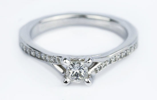 Pave Diamond Setting