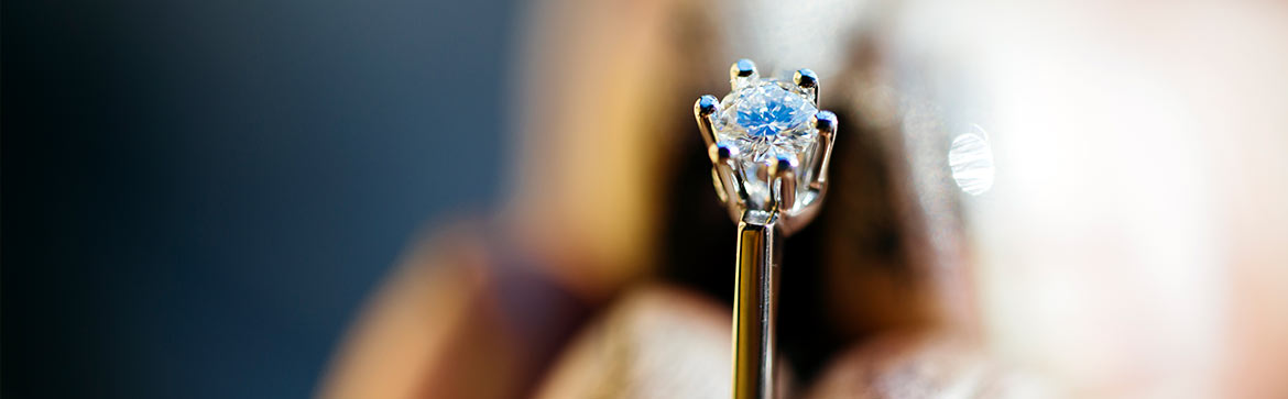 close up of a round loos diamond