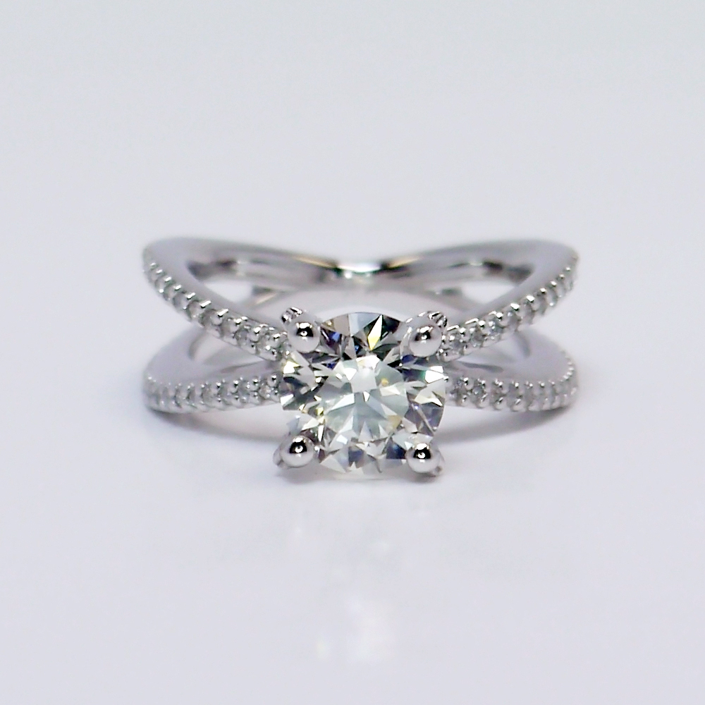 1.5 Carat Diamond Ring With Split Shank Design