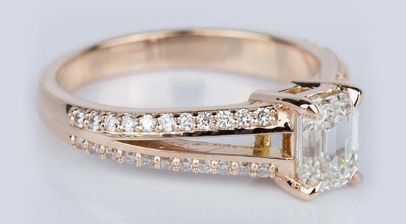 Split Shank Diamond Engagement Ring in Rose Gold